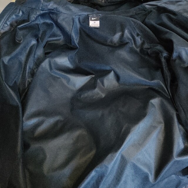 NIKE(ナイキ)のナイキ 刺繍ロゴ 裏地メッシュ ナイロンジャケット XL デカロゴ　古着　紺 メンズのジャケット/アウター(ナイロンジャケット)の商品写真