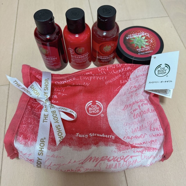 THE BODY SHOP(ザボディショップ)のTHE BODY SHOP ストロベリー　ポーチギフト コスメ/美容のボディケア(ボディクリーム)の商品写真