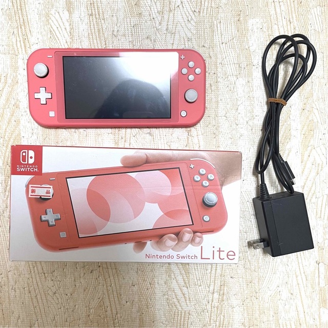 美品】NINTENDO SWITCH LITE コーラルピンク-