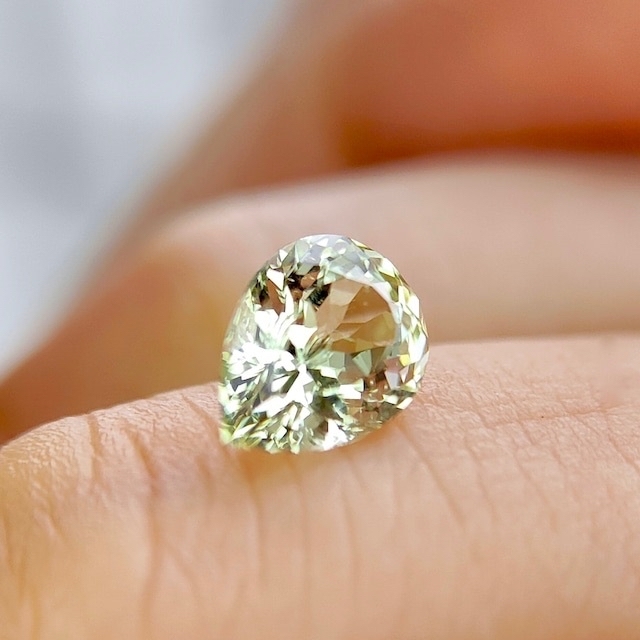 【SOLD】グロッシュラーガーネット 0.98ct 爽やかでみずみずしい輝き レディースのアクセサリー(その他)の商品写真