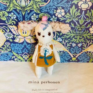 ミナペルホネン(mina perhonen)のミナペルホネン　タレ耳ウサちゃんチャーム(バッグチャーム)