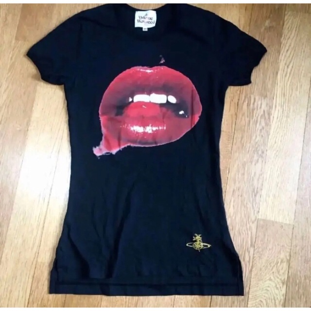 Vivienne Westwood(ヴィヴィアンウエストウッド)のWorld's Endにて購入。Vivienne Westwood 唇Tシャツ レディースのトップス(Tシャツ(半袖/袖なし))の商品写真