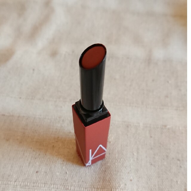 NARS パワーマットリップスティック 101