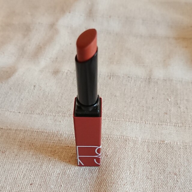 NARS パワーマットリップスティック 101