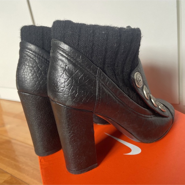 CHANEL(シャネル)のCHANEL ココマーク　ニットショートブーツ　ブーティー鑑定済み　本物　正規品 レディースの靴/シューズ(ブーツ)の商品写真