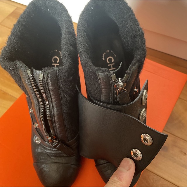 CHANEL(シャネル)のCHANEL ココマーク　ニットショートブーツ　ブーティー鑑定済み　本物　正規品 レディースの靴/シューズ(ブーツ)の商品写真
