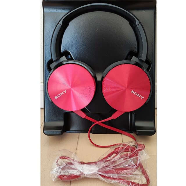 SONY(ソニー)のSONY イヤホン EXTRA BASS MDR-XB450 RED スマホ/家電/カメラのスマホ/家電/カメラ その他(その他)の商品写真