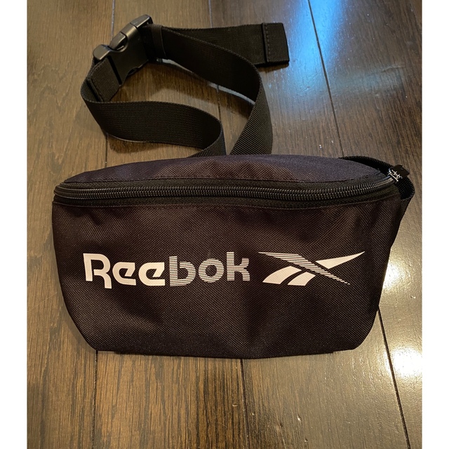 Reebok(リーボック)の【5月末処分・送料込み】Reebok　ウェストポーチ　ウェストバッグ レディースのバッグ(ボディバッグ/ウエストポーチ)の商品写真