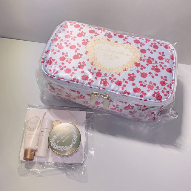 Les Merveilleuses LADUREE(レメルヴェイユーズラデュレ)のラデュレ　ポーチ　ファンデサンプル レディースのファッション小物(ポーチ)の商品写真