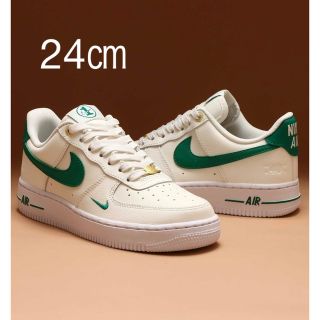 ナイキ(NIKE)の【新品】24cm NIKE WMNS AIR FORCE1’07 SE 40周年(スニーカー)