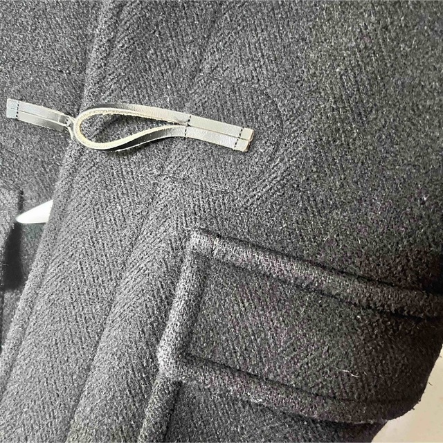 HYKE(ハイク)のHYKE ハイク　白のトグルが可愛いダッフルコート レディースのジャケット/アウター(ダッフルコート)の商品写真