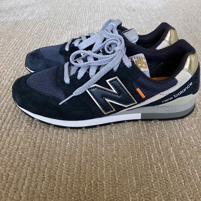 New Balance(ニューバランス)のニューバランス996 紺スエード　24.0 美品　値下げ レディースの靴/シューズ(スニーカー)の商品写真