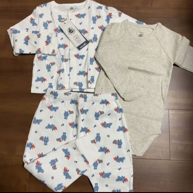 PETIT BATEAU(プチバトー)のプチバトー　チュビックプリント3点セット　18m キッズ/ベビー/マタニティのベビー服(~85cm)(ロンパース)の商品写真