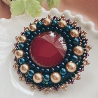 ヘアフック ビーズ刺繍☆レッド×ゴールド(ヘアアクセサリー)