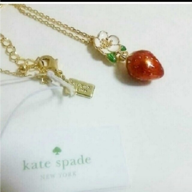 【新品】kate spade ケイトスペード ネックレス　いちご　パーフェクトス レディースのアクセサリー(ネックレス)の商品写真