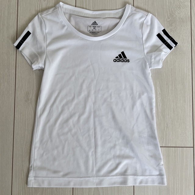adidas(アディダス)のadidas   Tシャツ　120cm   アディダス キッズ/ベビー/マタニティのキッズ服女の子用(90cm~)(Tシャツ/カットソー)の商品写真