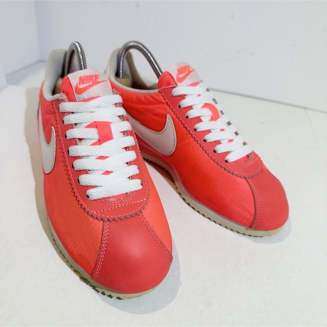 NIKE(ナイキ)のナイキ★CORTEZ/コルテッツ★ホットラヴァ(ラバ)オレンジホワイト★23.5 レディースの靴/シューズ(スニーカー)の商品写真