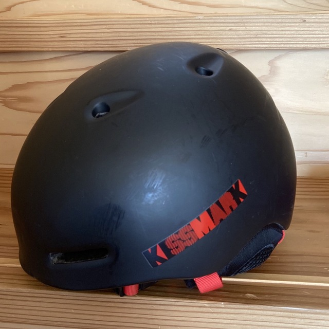 kissmark(キスマーク)のキッズ　ヘルメット　スキー　スノボ スポーツ/アウトドアのスノーボード(ウエア/装備)の商品写真
