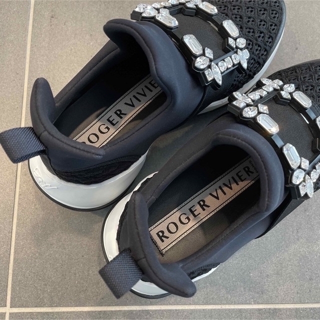 ROGER VIVIER(ロジェヴィヴィエ)のロジェヴィヴィエ　ヴィヴラン　ストラスバックル　36.5 レディースの靴/シューズ(スニーカー)の商品写真