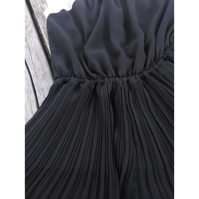 UNITED ARROWS(ユナイテッドアローズ)のユナイテッドアローズ ロンパース　シフォン　ギャザー　プリーツ　韓流　白黒　ミニ レディースのフォーマル/ドレス(ミニドレス)の商品写真