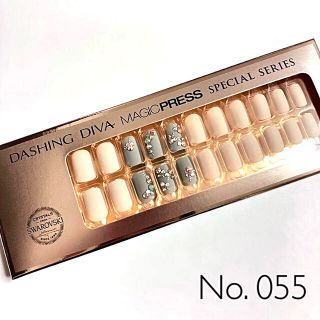 DASHING DIVA(ダッシングディバ)のDASHINGDIVA ダッシングディバ スワロフスキー ネイルチップ 付け爪 コスメ/美容のネイル(つけ爪/ネイルチップ)の商品写真