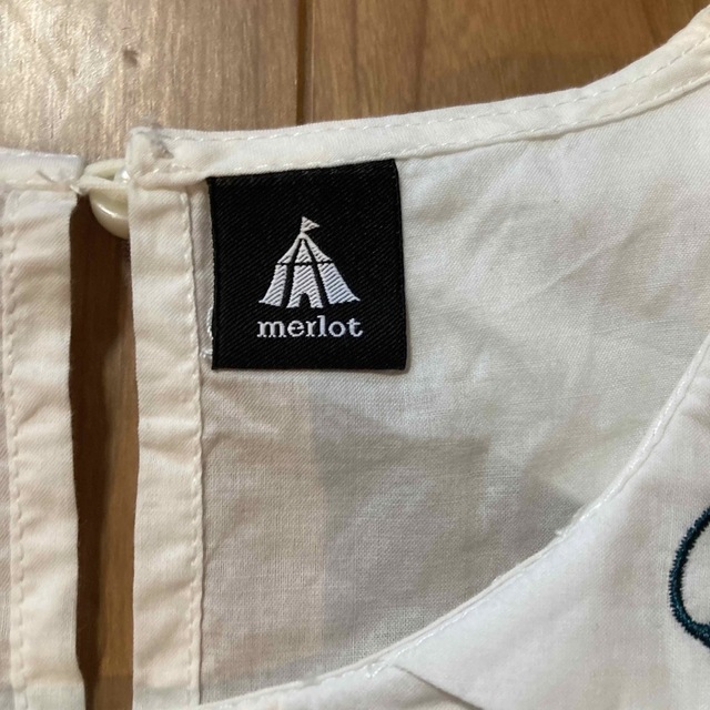 merlot(メルロー)のメルロー　刺繍ブラウス レディースのトップス(シャツ/ブラウス(長袖/七分))の商品写真