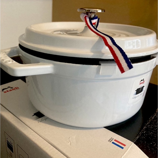 残り1点・希少カラー》staub ココット 18cm ピュアホワイト