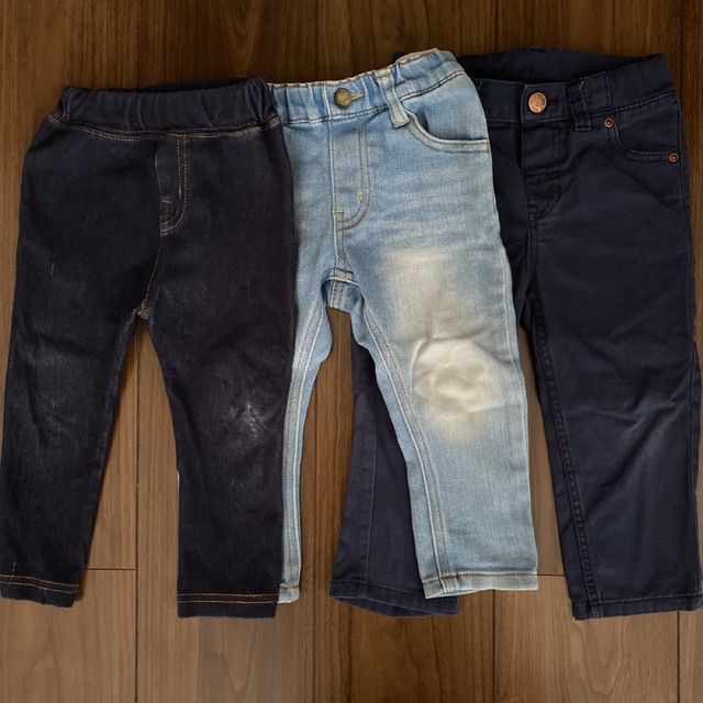 H&M(エイチアンドエム)の男の子デニムパンツ80 ３枚セット キッズ/ベビー/マタニティのベビー服(~85cm)(パンツ)の商品写真