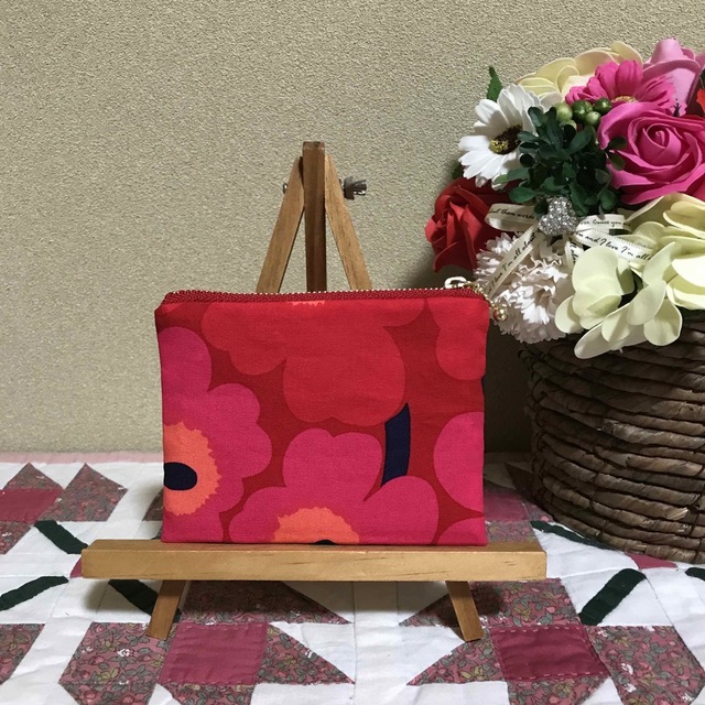 marimekko(マリメッコ)のマリメッコ  生地　ハンドメイド　ミニウニッコ　ティッシュケース付きポーチ ハンドメイドのファッション小物(ポーチ)の商品写真