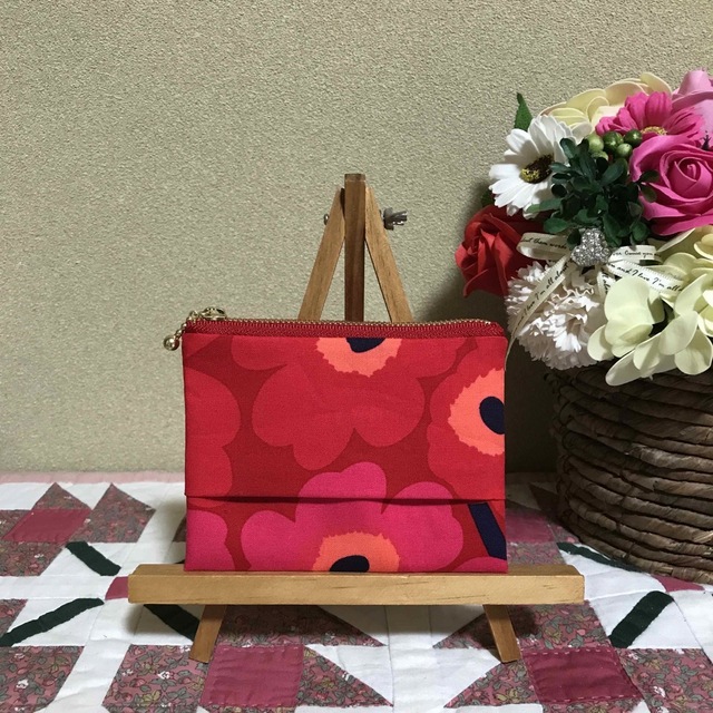 marimekko(マリメッコ)のマリメッコ  生地　ハンドメイド　ミニウニッコ　ティッシュケース付きポーチ ハンドメイドのファッション小物(ポーチ)の商品写真