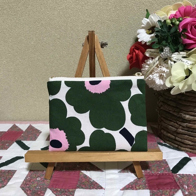 marimekko(マリメッコ)のマリメッコ  生地ハンドメイド　ミニウニッコ　ティッシュケース付きポーチ ハンドメイドのファッション小物(ポーチ)の商品写真