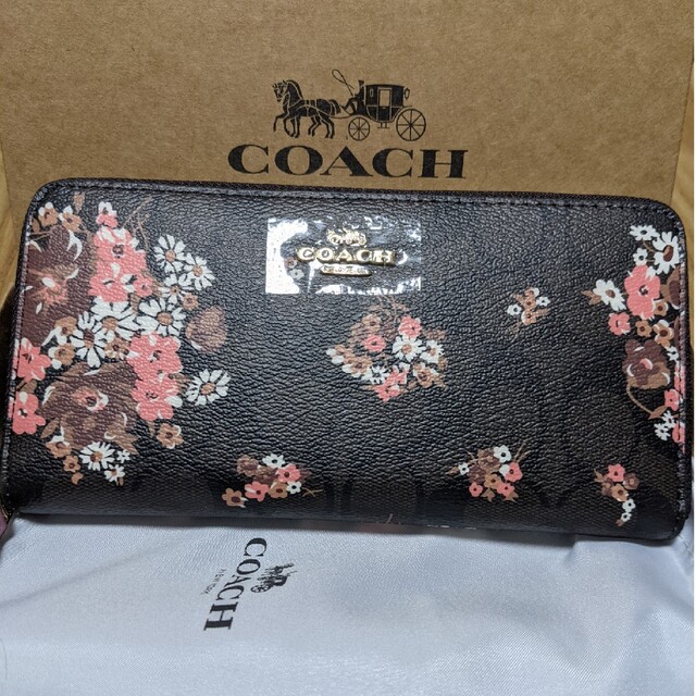 COACH(コーチ)のCOACH  長財布　黒系シグネチャー花柄３ レディースのファッション小物(財布)の商品写真