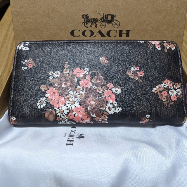 COACH(コーチ)のCOACH  長財布　黒系シグネチャー花柄３ レディースのファッション小物(財布)の商品写真