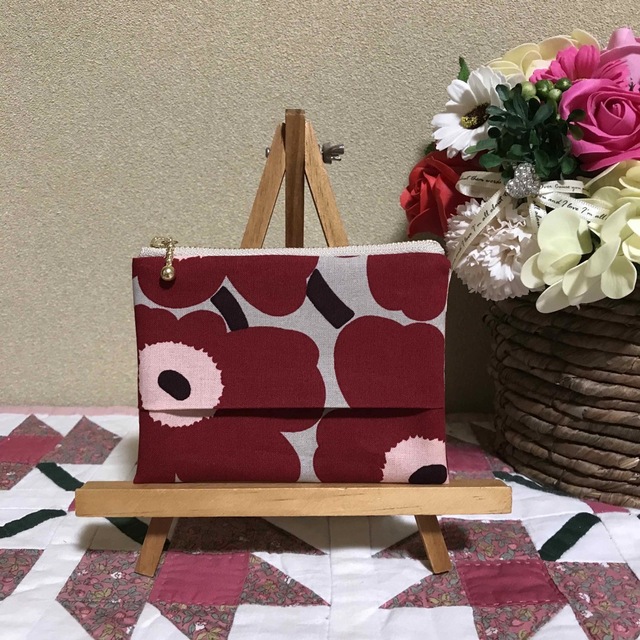 marimekko(マリメッコ)のマリメッコ  生地　ハンドメイド　ミニウニッコ　ティッシュケース付きポーチ ハンドメイドのファッション小物(ポーチ)の商品写真