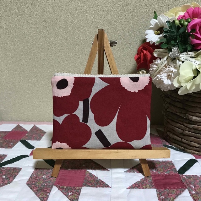 marimekko(マリメッコ)のマリメッコ  生地　ハンドメイド　ミニウニッコ　ティッシュケース付きポーチ ハンドメイドのファッション小物(ポーチ)の商品写真