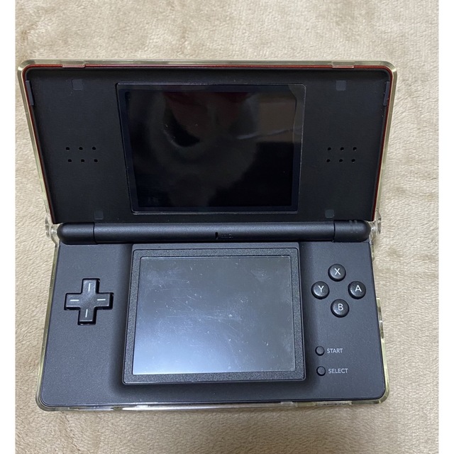 任天堂(ニンテンドウ)のNintendo DS  Lite  クリムゾンレッド エンタメ/ホビーのゲームソフト/ゲーム機本体(携帯用ゲーム機本体)の商品写真