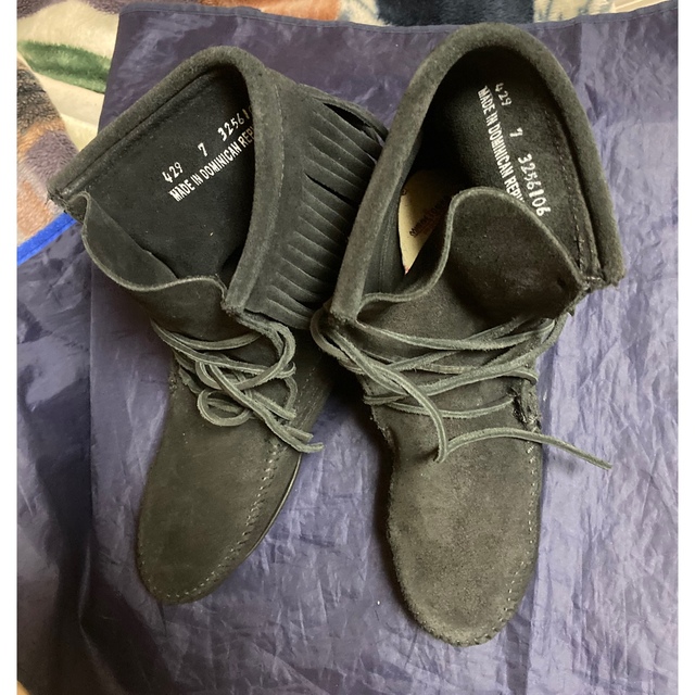 Minnetonka(ミネトンカ)のMinnetonkaスエードブーツ レディースの靴/シューズ(ブーツ)の商品写真