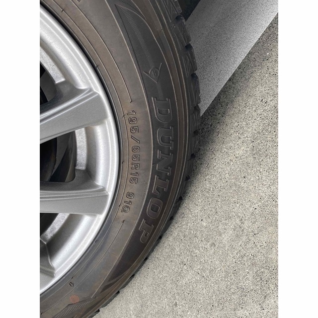 プリウス50系スタッドレスタイヤ DUNLOP WINTER MAX 人気定番の