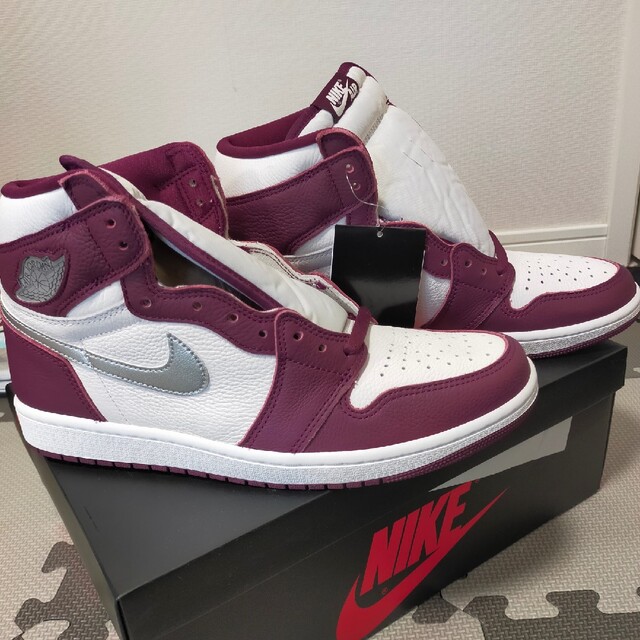 NIKE AIR JORDAN 1 RETRO HIGH OG BORDEAUX