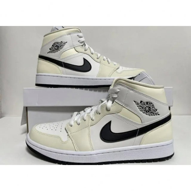 Jordan Brand（NIKE）(ジョーダン)の【新品】NIKE WMNS AIR JORDAN 1 MID ココナッツ レディースの靴/シューズ(スニーカー)の商品写真