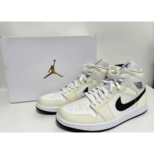 Jordan Brand（NIKE）(ジョーダン)の【新品】NIKE WMNS AIR JORDAN 1 MID ココナッツ レディースの靴/シューズ(スニーカー)の商品写真