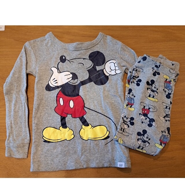 Disney(ディズニー)のGAP　ミッキーマウス　パジャマ　上下☆ キッズ/ベビー/マタニティのキッズ服男の子用(90cm~)(パジャマ)の商品写真