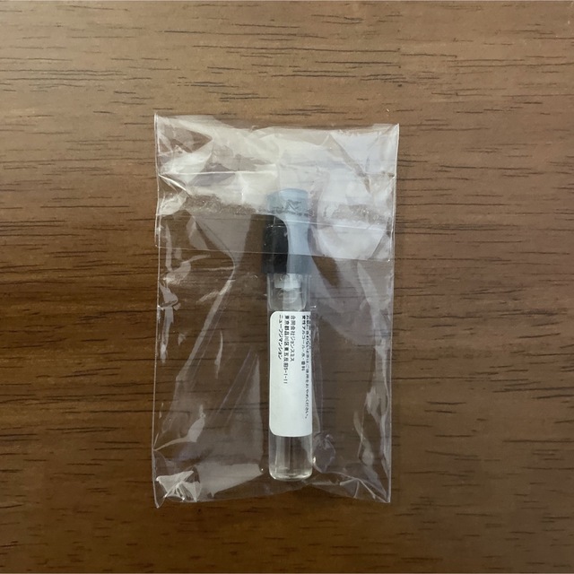 TOM FORD(トムフォード)のトムフォード　ウードウッド　香水　オードパルファム　１.５ml サンプル コスメ/美容の香水(ユニセックス)の商品写真