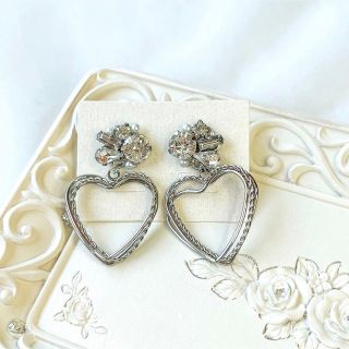 【SALE】クリスタルとハートチャームのピアス(ピアス)