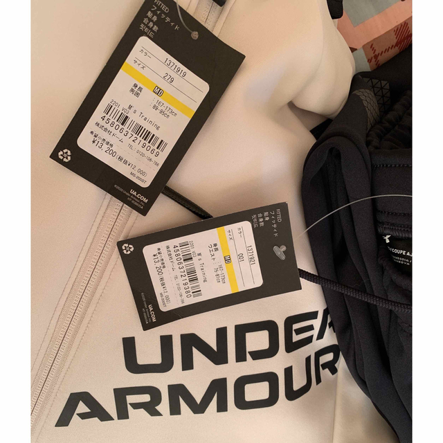 UNDER ARMOUR(アンダーアーマー)の★値下げ中★新品未使用★ アンダーアーマー　メンズ　MD ジャージ　上下セット メンズのトップス(ジャージ)の商品写真