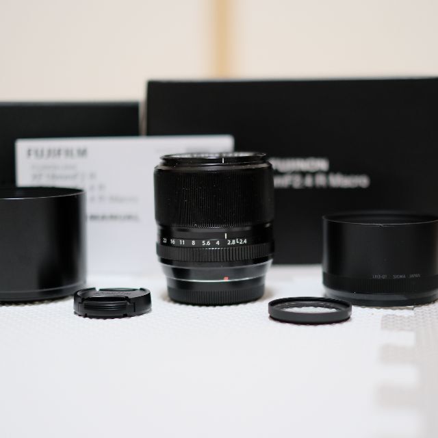 富士フイルム(フジフイルム)のXF60ｍｍ F2.4 R MACRO 付属品あり【値下げ】 スマホ/家電/カメラのカメラ(レンズ(単焦点))の商品写真