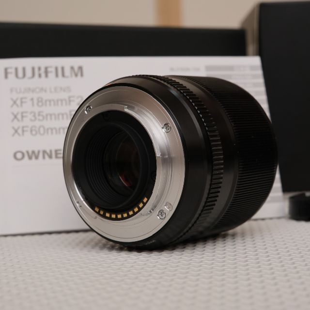 富士フイルム(フジフイルム)のXF60ｍｍ F2.4 R MACRO 付属品あり【値下げ】 スマホ/家電/カメラのカメラ(レンズ(単焦点))の商品写真