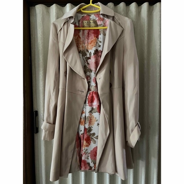 CECIL McBEE(セシルマクビー)のセシルマクビーのトレンチコート　花柄 レディースのジャケット/アウター(トレンチコート)の商品写真
