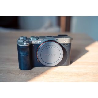 ソニー(SONY)の【高美品】ILCE-7C SONY α7c ボディのみ（シルバー）(ミラーレス一眼)