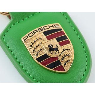 ポルシェ(Porsche)のPORSCHE ポルシェ　クレスト 緑 キーホルダー グリーン　箱付き(車内アクセサリ)